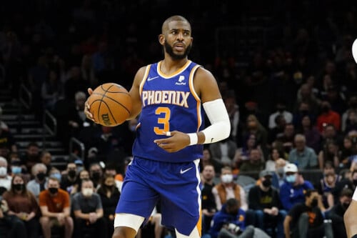 Phoenix Suns guard Chris Paul (3) looks to pass against the Utah Jazz during the first half of an NB