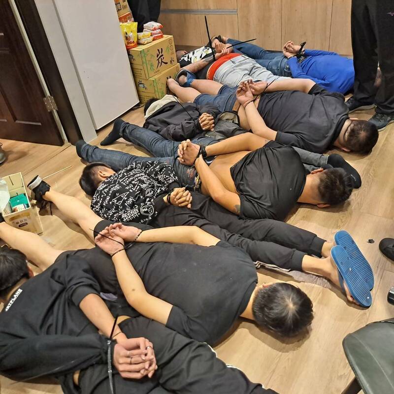 通博娛樂城-博彩頭條-詐團囚禁求職者虐打 警再瓦解水房救出32人逮8嫌
