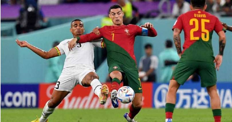 葡萄牙球星C羅在卡達世足賽上半場兩度錯過破門機會，半場結束葡萄牙與迦納0比0平手。