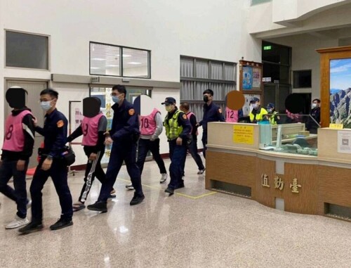 歸仁警方循線破獲職業賭場，逮捕21人