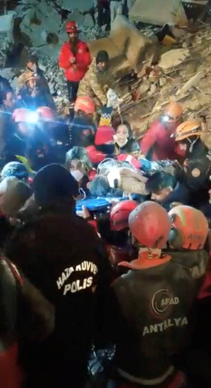 PLAY948-博彩快訊-土耳其強震後11天 兩名女性幸運獲救