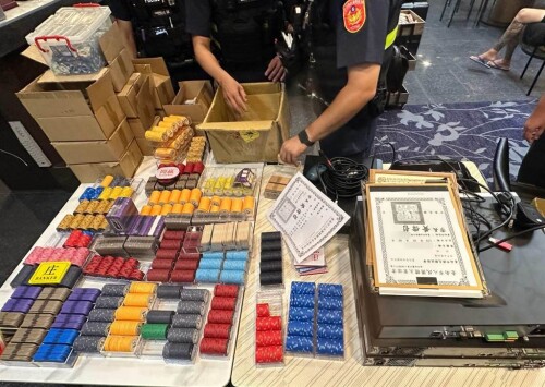 通博娛樂城 博彩資訊 遭砸店引警上門 桌遊館聚賭德州撲克被搜出逾7億籌碼2