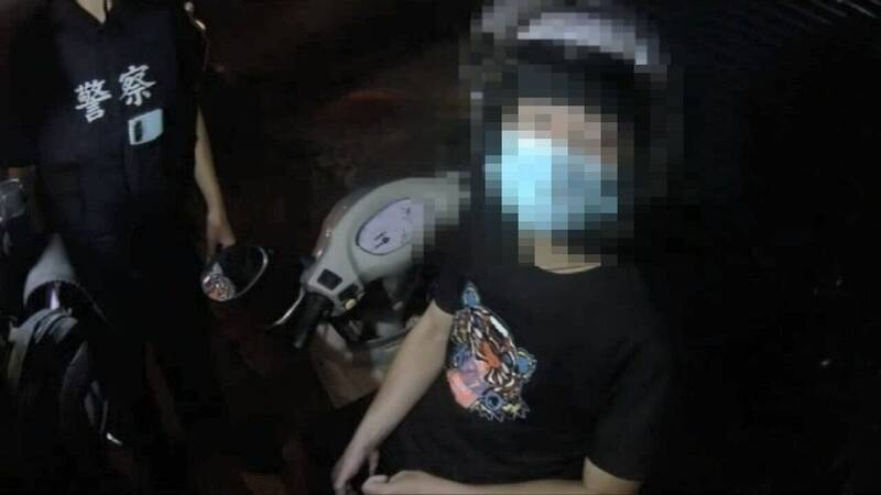 UBO8-台湾新闻-白目通緝犯見警超車紅燈越線 上週才被抓這次又栽了 博彩新闻 第3张