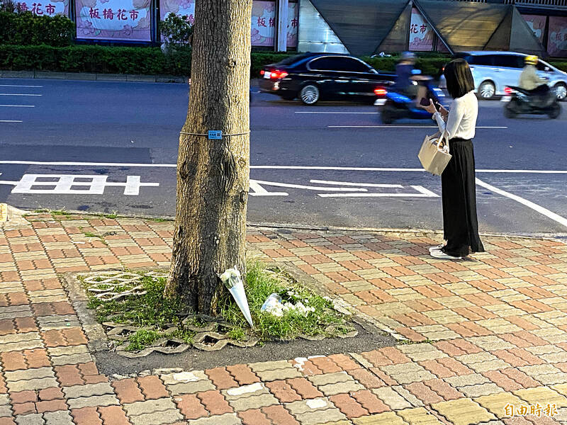 UBO8-台湾新闻-冷氣墜落現場 白玫瑰、字條留言追思女大生 博彩新闻 第4张