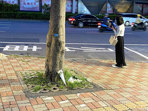 通博娛樂城 博彩資訊 冷氣墜落現場 白玫瑰、字條留言追思女大生