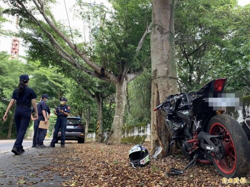 139線「死亡彎道」沿線速限40公里，附近還有固定式測速照相桿。（記者湯世名攝）4