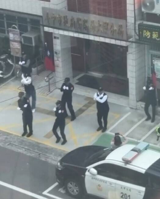 通博娛樂城-即時新聞-大甲警防搶宣導影片 警員大秀「科目三」舞姿