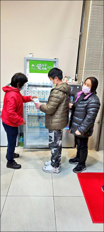通博娛樂城-社會新聞-38里設「食享冰箱」 逾10萬人次受惠