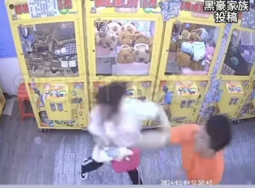 通博娛樂城 社會新聞 台中娃娃機店男打女「狠搧猛踹」 全因她偷了「玩具蘿蔔刀」1