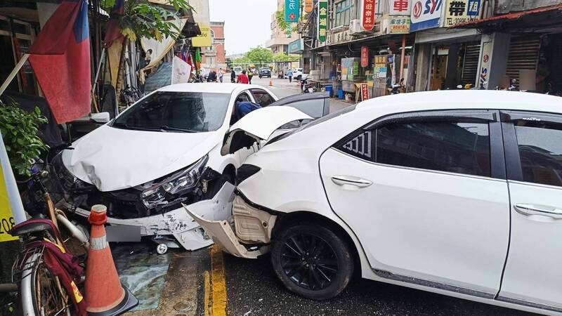 通博娛樂城-社會新聞-醋男駕車衝撞前女友新歡 2男所駕還是同一款車型