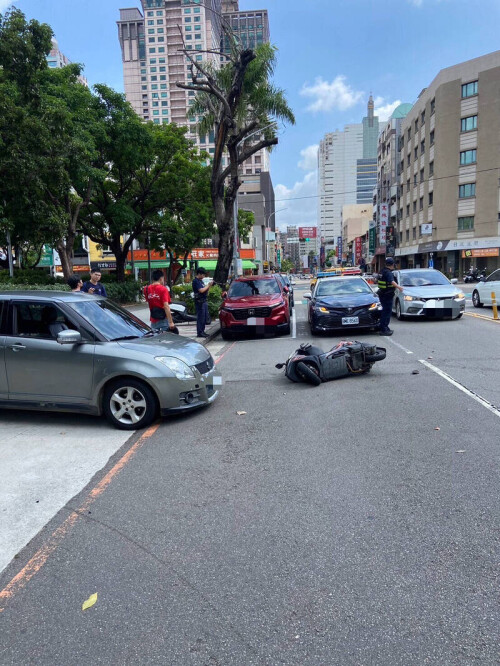 轎車才駛出台中科博館停車場2