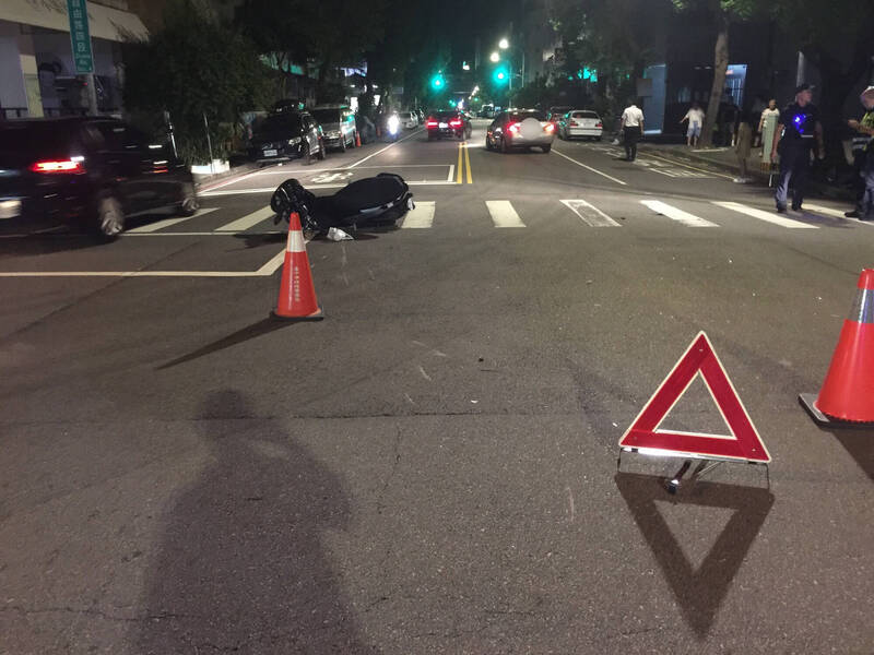 通博娛樂城-線上娛樂-台中驚悚車禍！ 機車轎車路口碰撞 18歲騎士撞飛昏迷送醫搶救